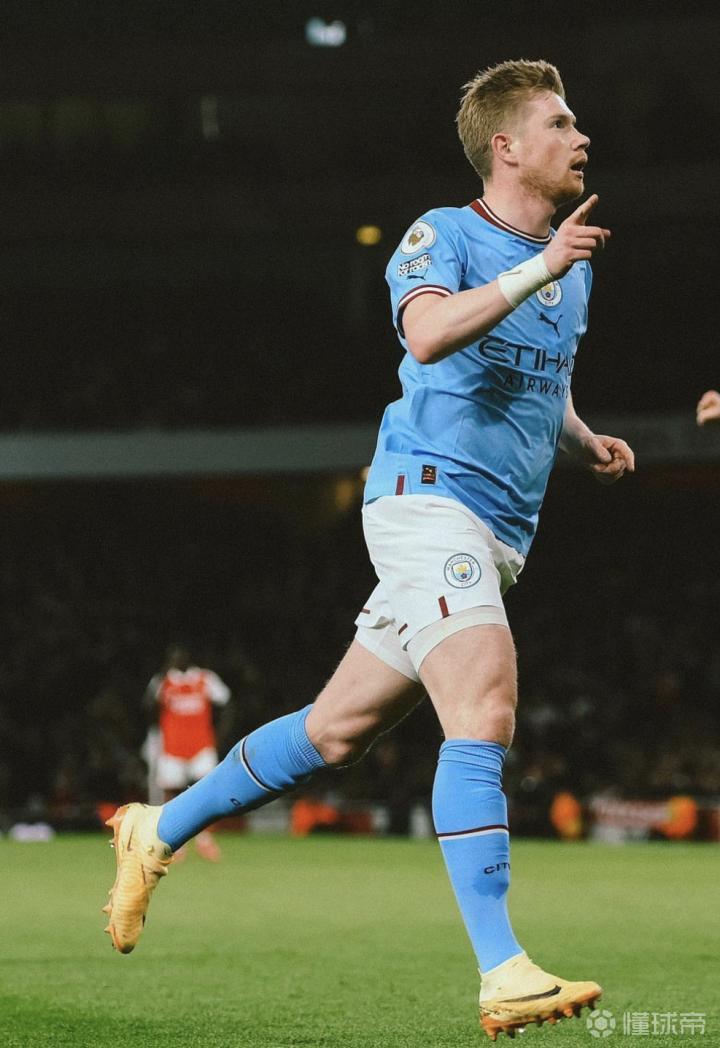 梅西的冠军总数比同期世界上任何俱乐部的冠军总数都要更多！