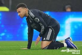 官宣赛季报销？浓眉哥发声，官宣决定，独行侠意外，还剩2年合同