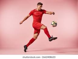 半场：拜仁2-2弗赖堡，卡尔、奥利塞分别传射，铃木唯人进球